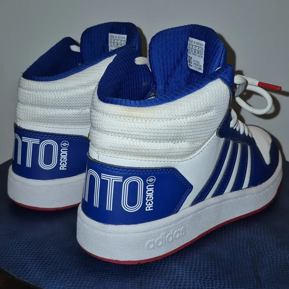 Adidas Pokémon Blue and White Sneakers sz.6 [#1639]